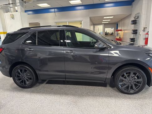 Used 2022 Chevrolet Equinox RS w/ Infotainment Package image 6