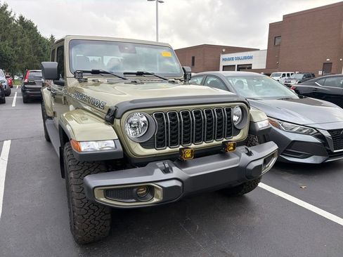 Used 2025 Jeep Gladiator Sport AWD/4WD image 5