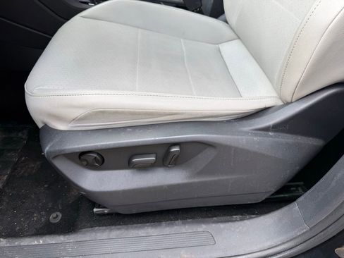 Used 2020 Volkswagen Tiguan SE w/ Panoramic Sunroof Package image 27