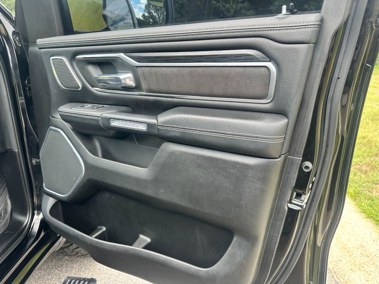 Used 2023 RAM 1500 Laramie AWD/4WD image 27