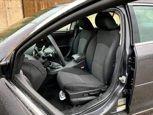 Used 2010 Chevrolet Malibu LT w/ Power Convenience Package image 7