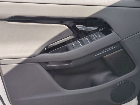 Used 2024 Land Rover Range Rover Evoque S image 11