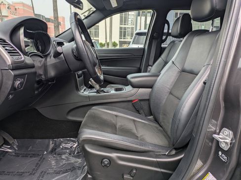 Used 2021 Jeep Grand Cherokee Laredo X image 15