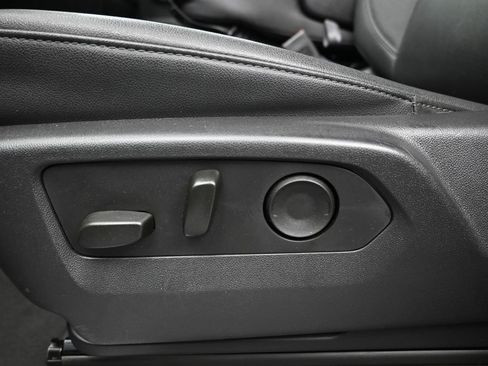 Certified 2025 GMC Sierra 1500 SLT image 12