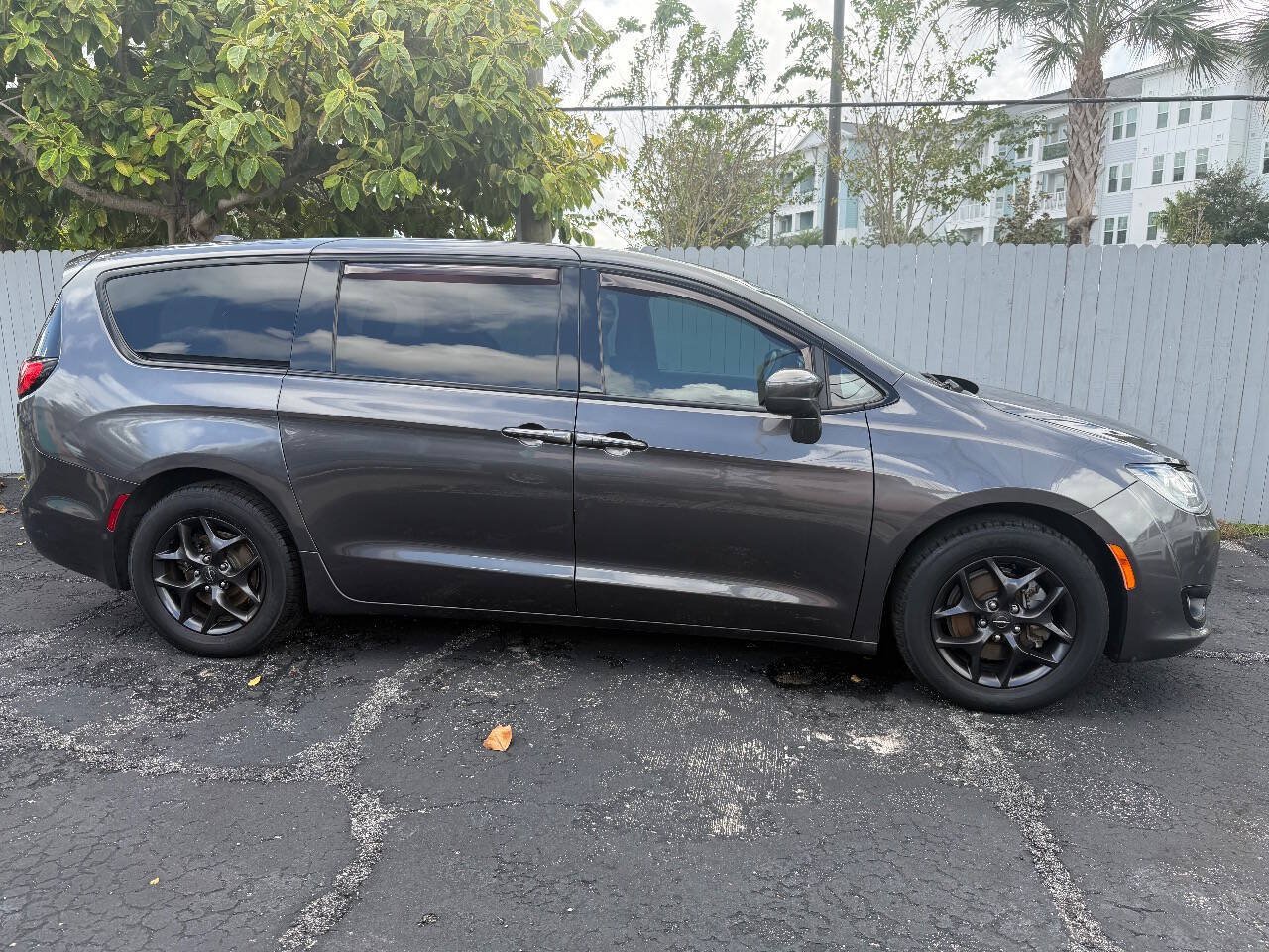 Used 2020 Chrysler Pacifica Touring w/ S Appearance Package FWD image 20