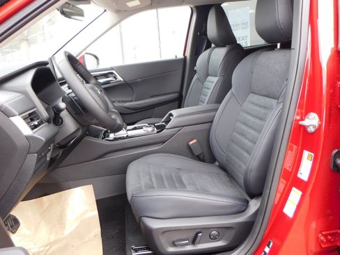 New 2026 Mitsubishi Outlander SE image 10