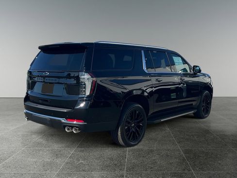 New 2025 Chevrolet Suburban Premier image 7