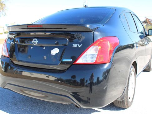 Used 2015 Nissan Versa SV image 11