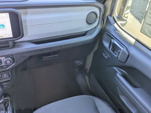 New 2026 Jeep Gladiator Sport image 18