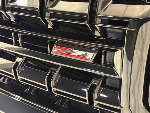 Used 2025 Chevrolet Suburban Z71 w/ Comfort Package image 6