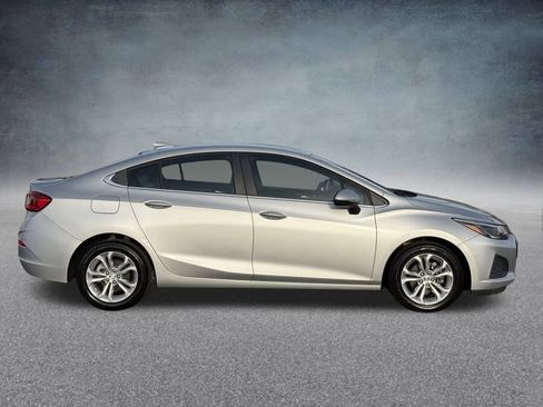 Used 2019 Chevrolet Cruze LT w/ Convenience Package image 2