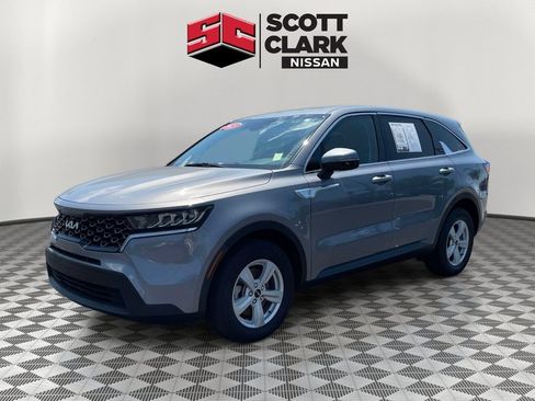 Used 2023 Kia Sorento LX FWD image 3