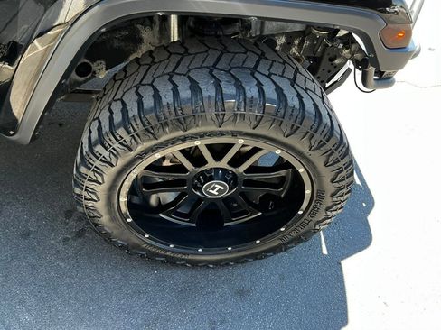 Used 2020 Jeep Wrangler Unlimited Sahara w/ Uconnect 4C Nav & Sound Group AWD/4WD image 10