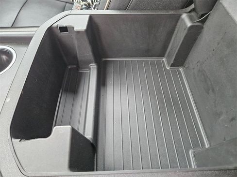 Used 2023 Chevrolet Suburban Premier image 30