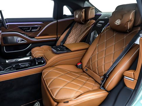 Used 2026 Mercedes-Benz Maybach S 680 4MATIC image 9