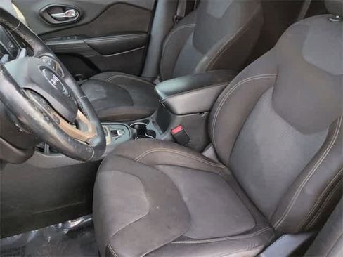 Used 2015 Jeep Cherokee Latitude w/ Comfort/Convenience Group image 16