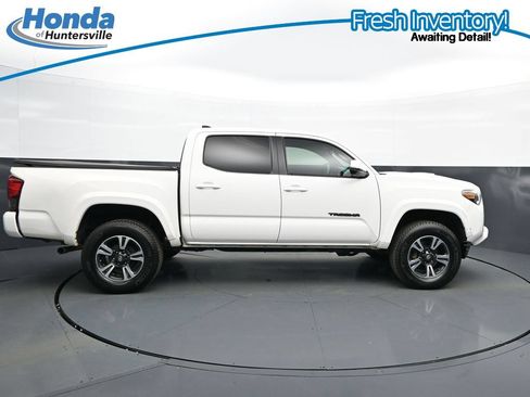 Used 2019 Toyota Tacoma TRD Sport AWD/4WD image 11