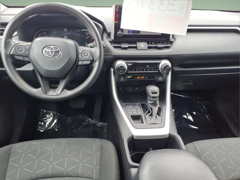 Used 2024 Toyota RAV4 XLE AWD/4WD image 7
