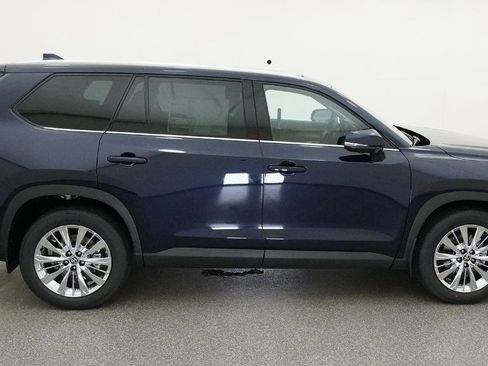 New 2026 Toyota Grand Highlander Platinum image 17