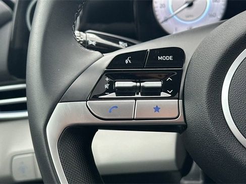 Used 2025 Hyundai Elantra Limited image 28