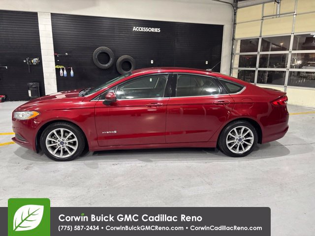 Used 2017 Ford Fusion SE FWD image 5