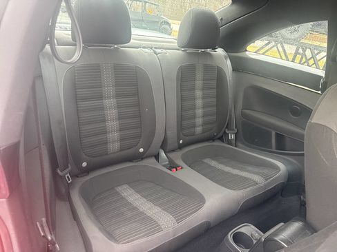 Used 2012 Volkswagen Beetle Launch Edition image 19