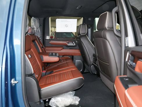 New 2026 GMC Sierra 3500 Denali Ultimate w/ LPO, Black Badging Package AWD/4WD image 33