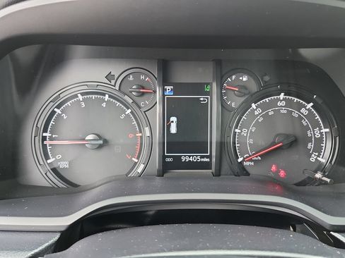Used 2020 Toyota 4Runner SR5 RWD image 32