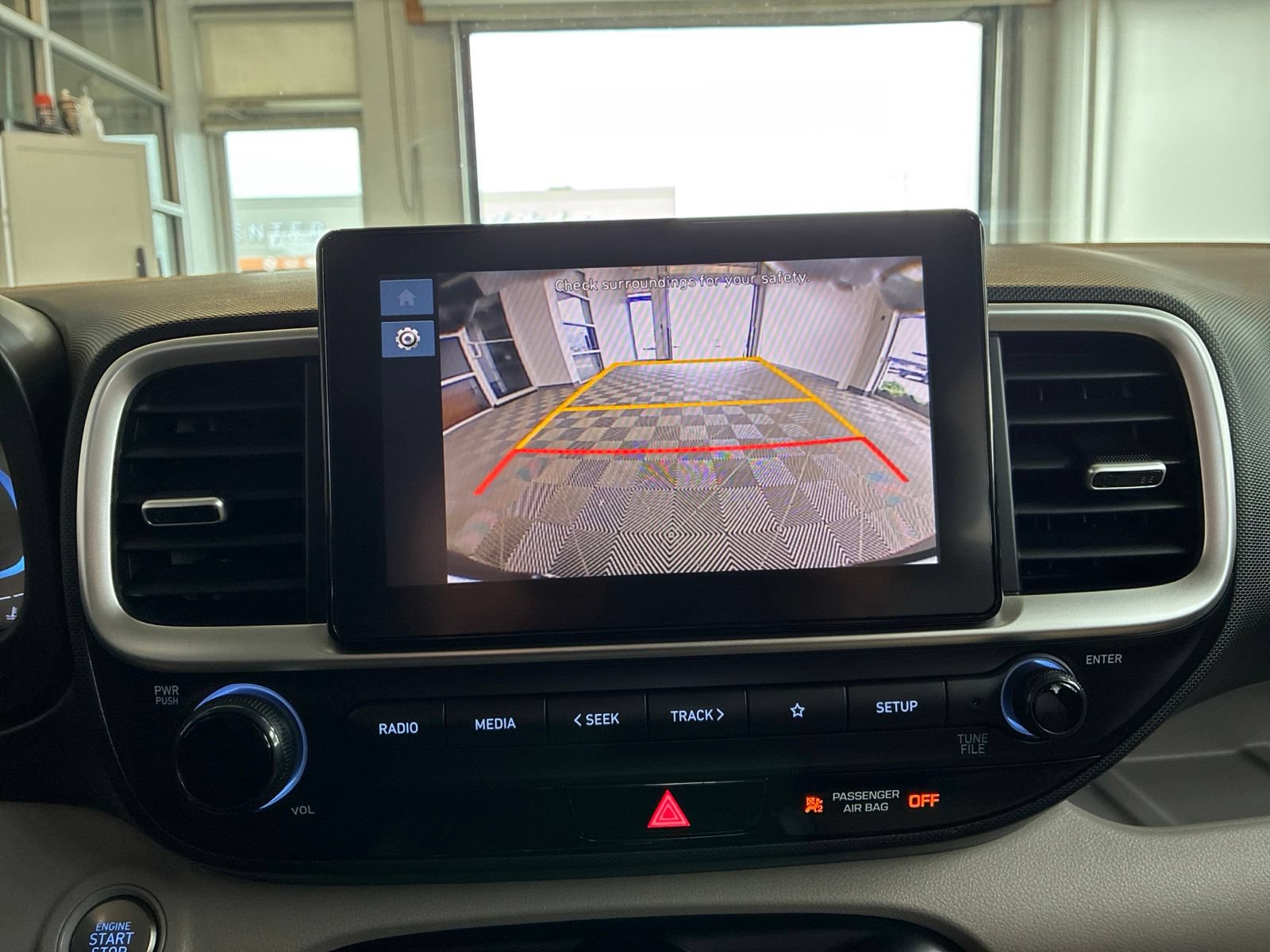 Used 2025 Hyundai Venue SEL FWD image 25