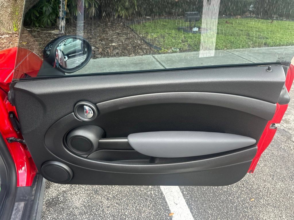 Used 2010 MINI Cooper Hardtop FWD image 12