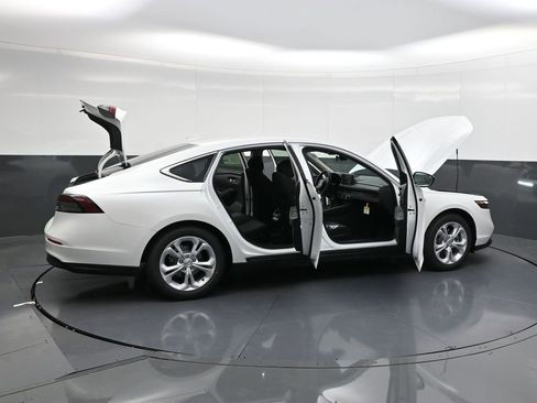 Used 2025 Honda Accord LX image 31