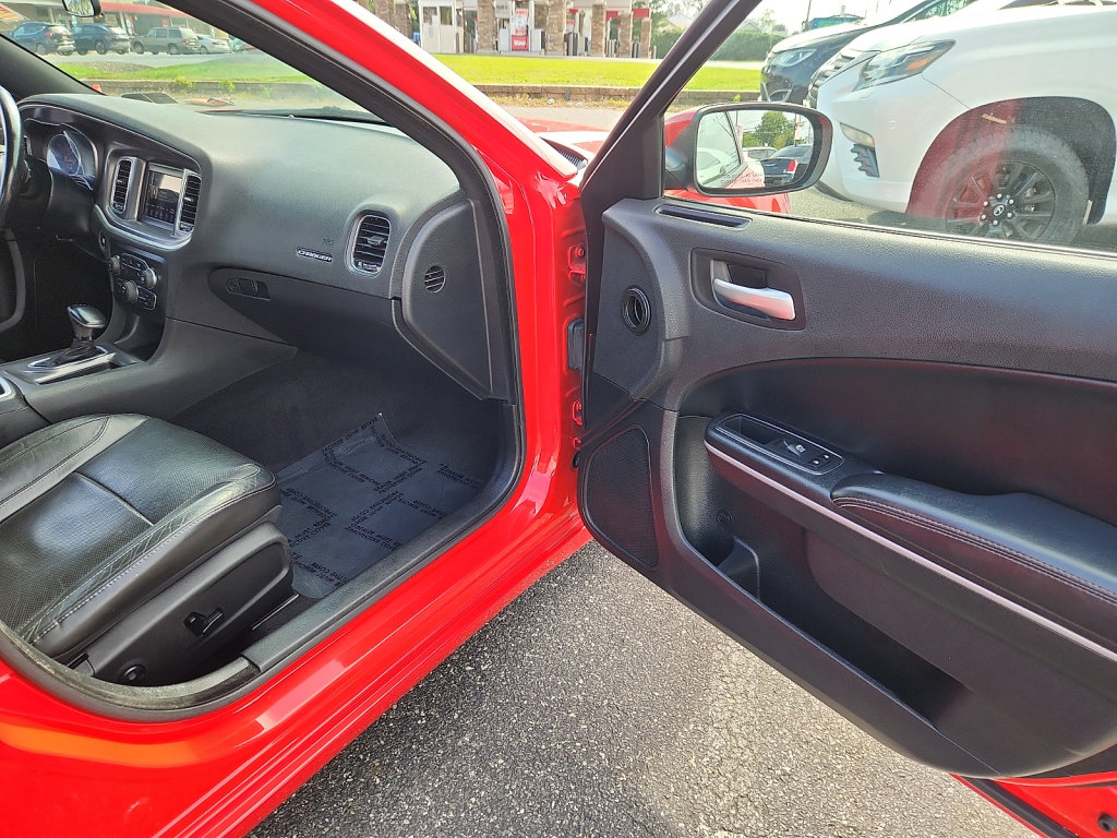 Used 2019 Dodge Charger SXT w/ Leather Interior Group RWD image 10
