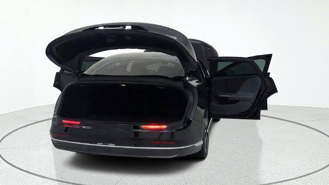 Used 2024 Lucid Air Pure RWD image 17