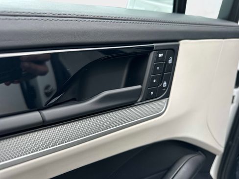 Used 2024 Porsche Cayenne Base image 19