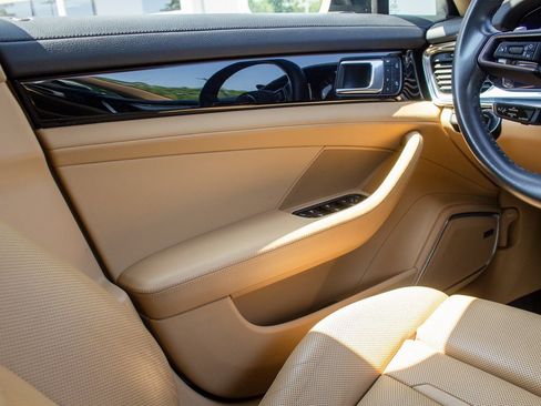 Used 2022 Porsche Panamera 4 w/ Premium Package image 19