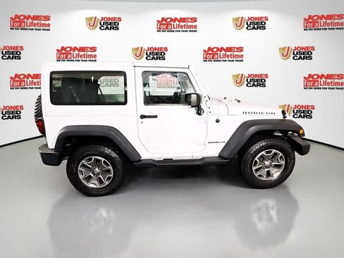 Used 2014 Jeep Wrangler Rubicon w/ Power Convenience Group image 16