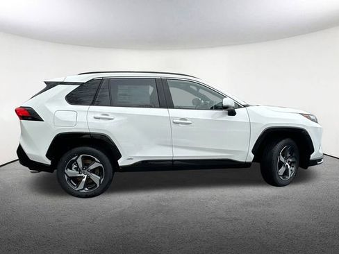 New 2025 Toyota RAV4 SE image 17