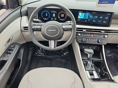 Certified 2025 Hyundai Tucson SE image 14