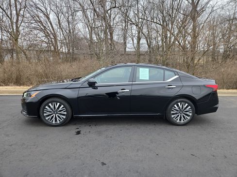 Used 2024 Nissan Altima 2.5 SV image 5