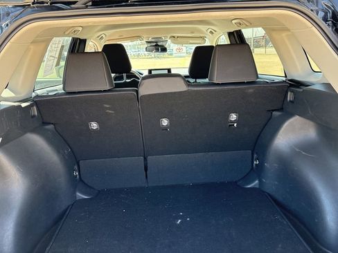 Used 2025 Toyota Corolla Cross LE image 23