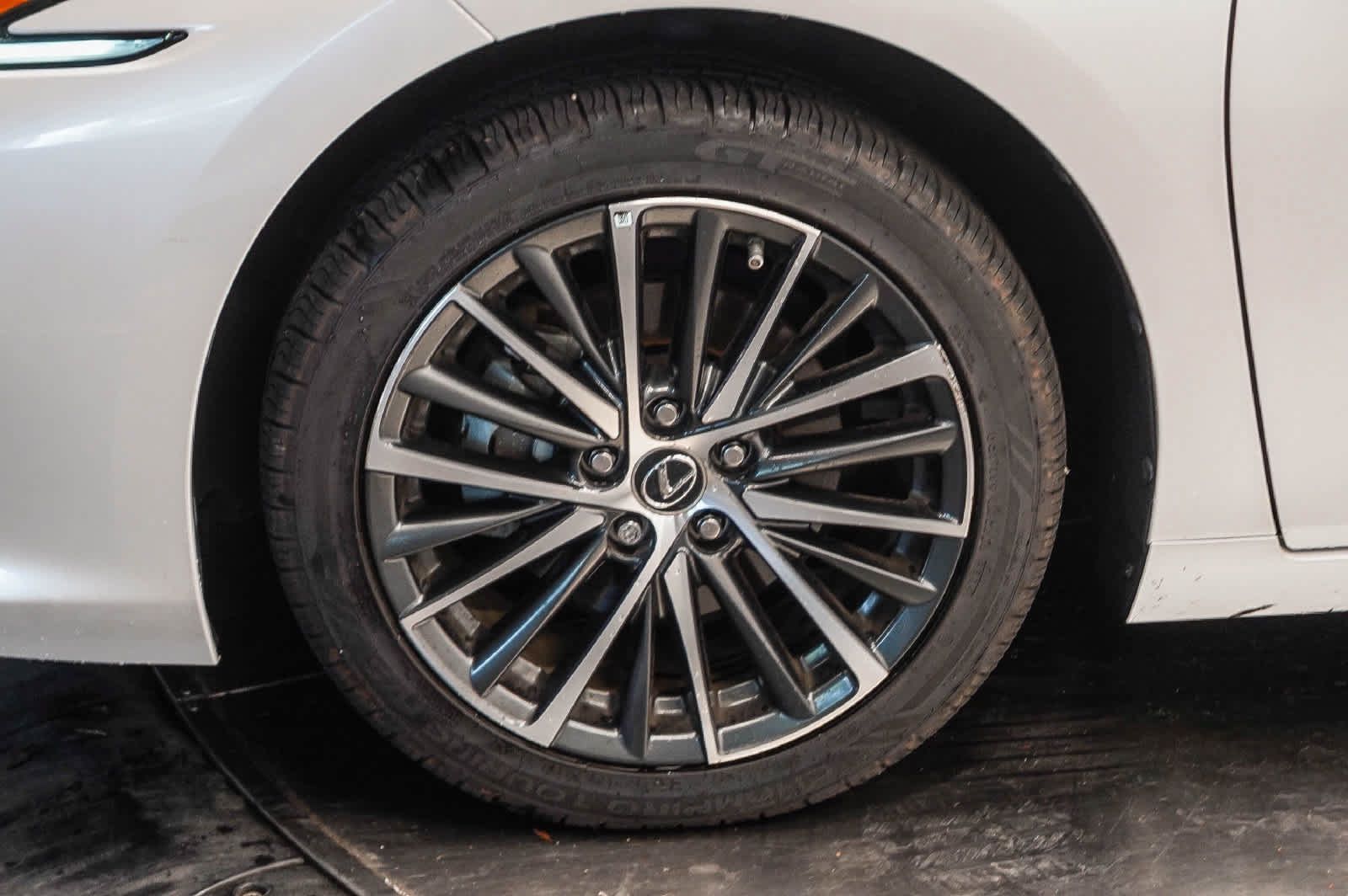 Used 2024 Lexus ES 300h w/ Premium Package FWD image 11