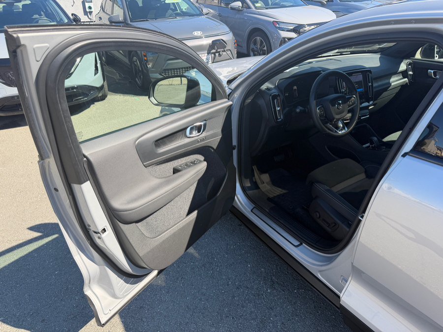 Used 2023 Volvo C40 P8 Recharge Plus w/ Protection Package Premier AWD/4WD image 9