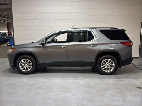 Used 2020 Chevrolet Traverse LT image 2