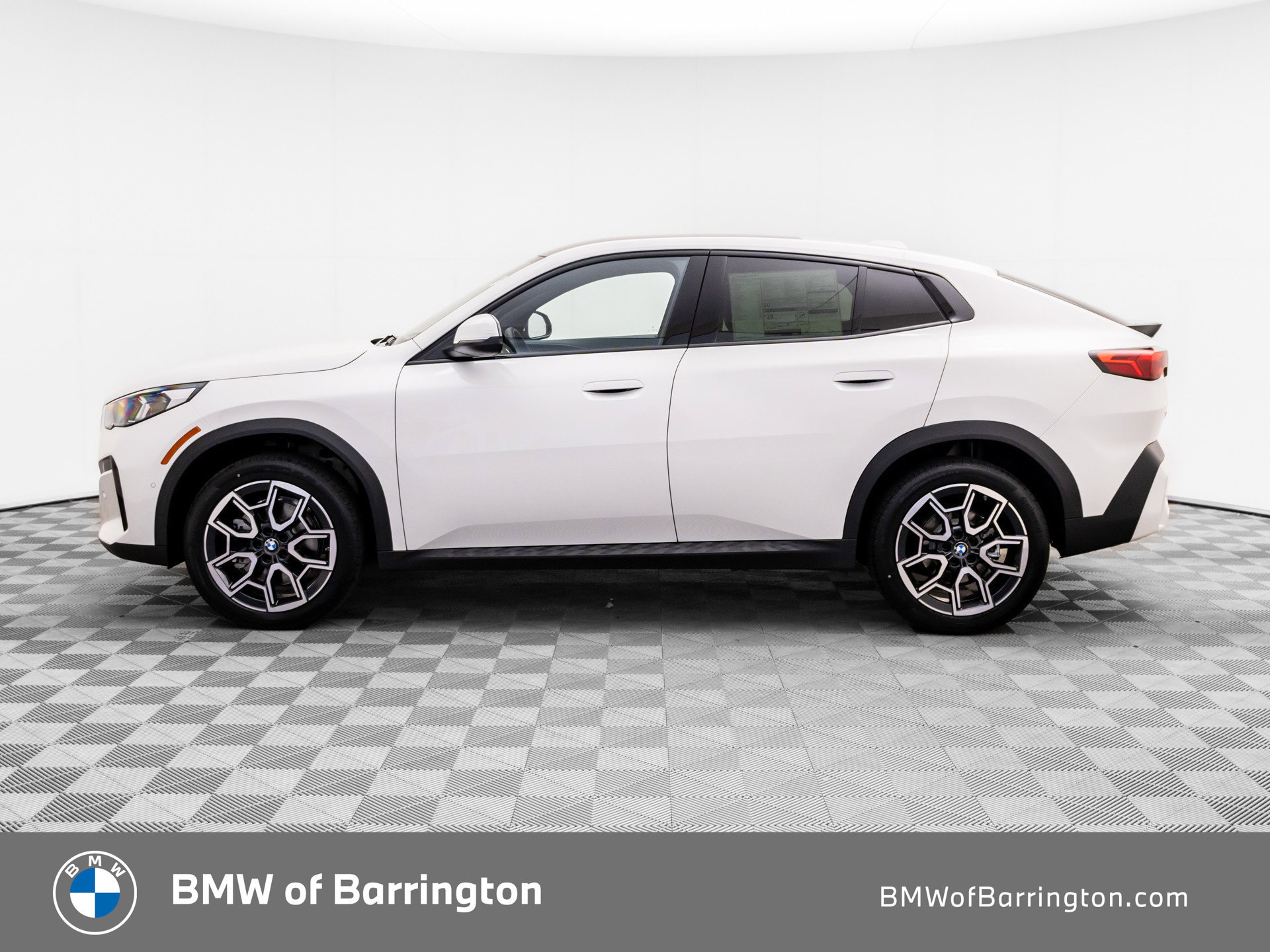 Used 2026 BMW X2 xDrive28i w/ Convenience Package AWD/4WD image 2