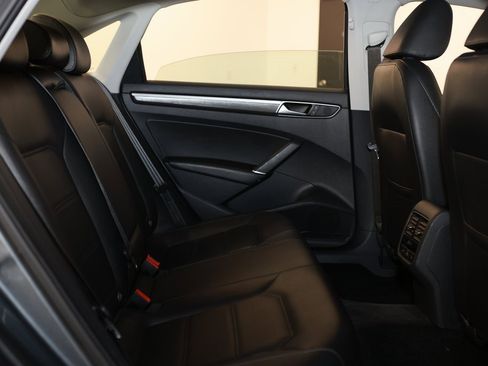 Used 2016 Volkswagen Passat 1.8T SE image 15