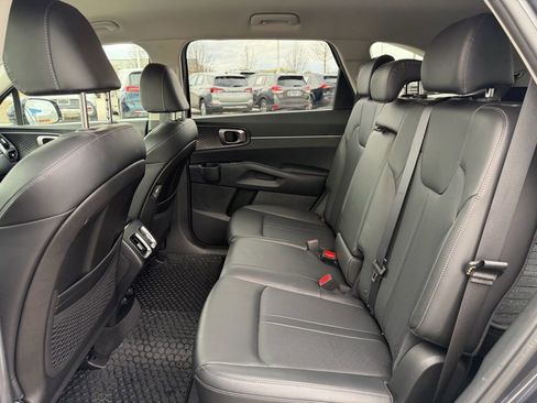 Used 2023 Kia Sorento S image 28