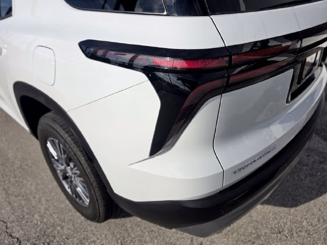 Used 2026 Chevrolet Traverse LT FWD image 12