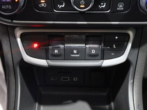 Used 2024 GMC Terrain SLT AWD/4WD image 33