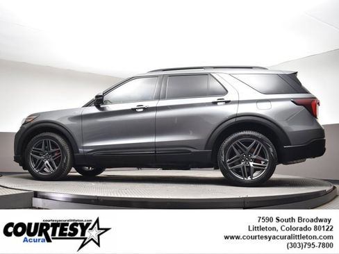Used 2025 Ford Explorer ST-Line w/ Premium Package image 42