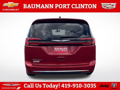 Used 2025 Chrysler Pacifica Select FWD image 6